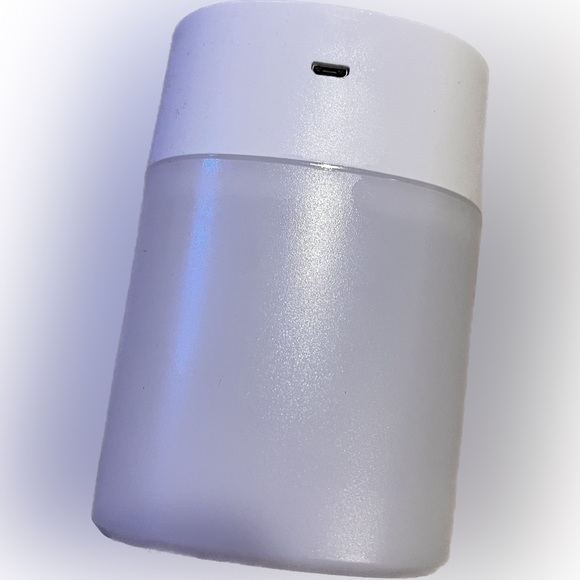 Mini diffuser Portable Mini Automotive Aroma Diffuser, - Picture 2 of 3